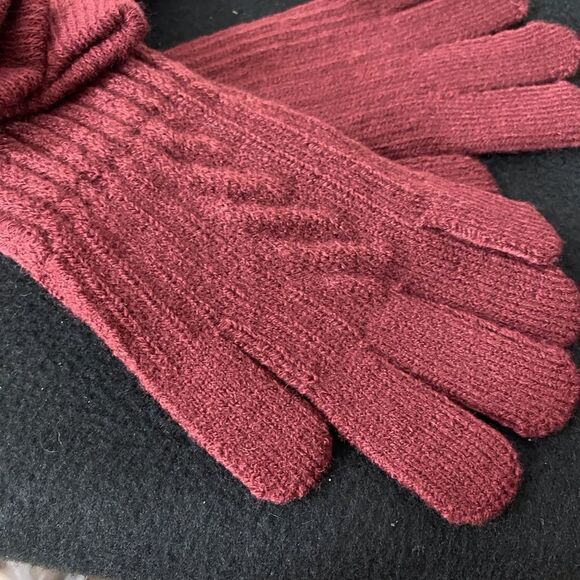 2 Pair Berkshire Fashions Warm Knit Gloves - Picture 3 of 6